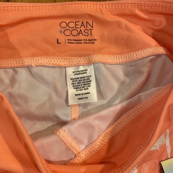 Ocean + Coast Rashguard and Shorts - Picture 4 of 7